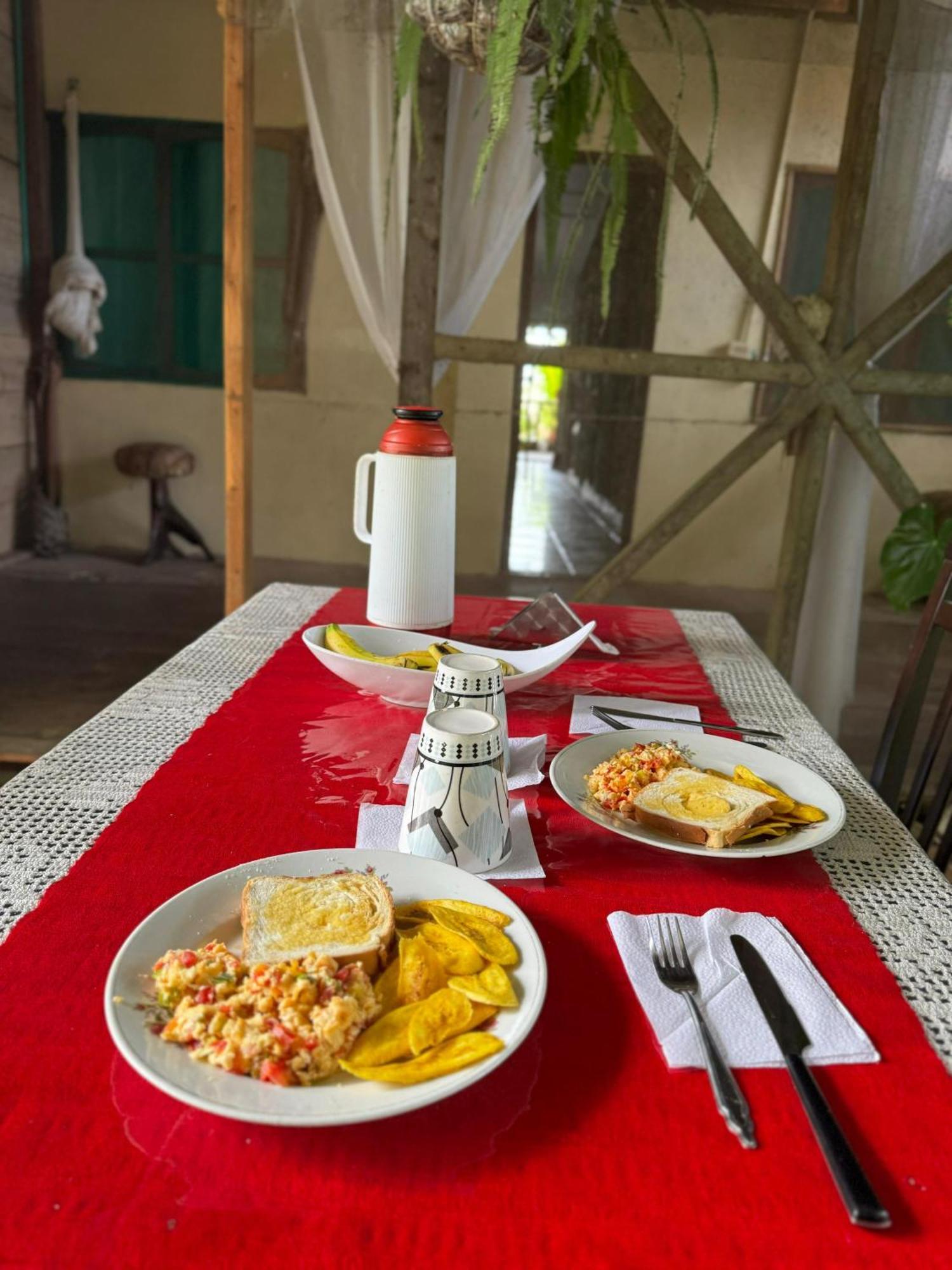 Hotel Maiku Amazonas Puerto Nariño Esterno foto